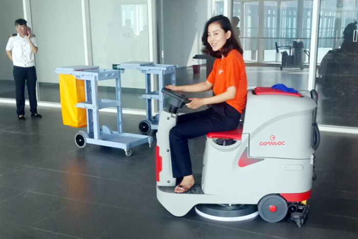 車(chē)間電動(dòng)駕駛式洗地機(jī)85B