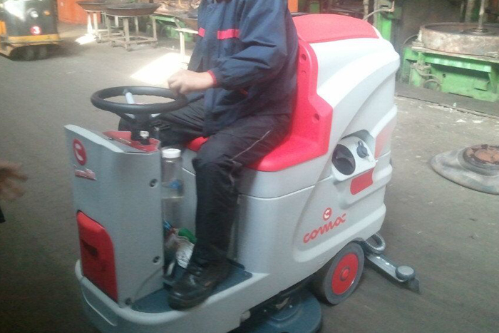 車(chē)間電動(dòng)駕駛式洗地機(jī)85B