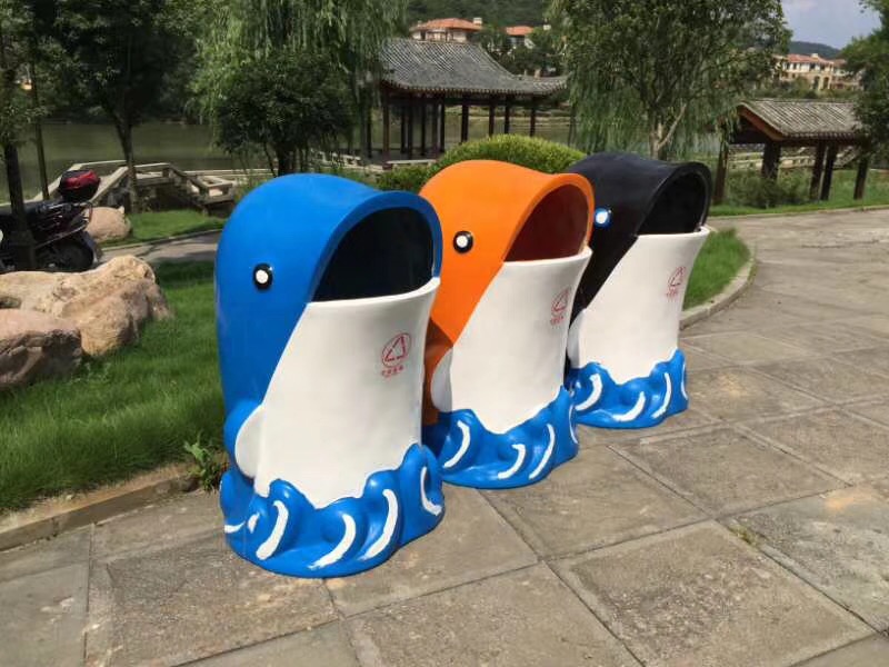卡通垃圾桶