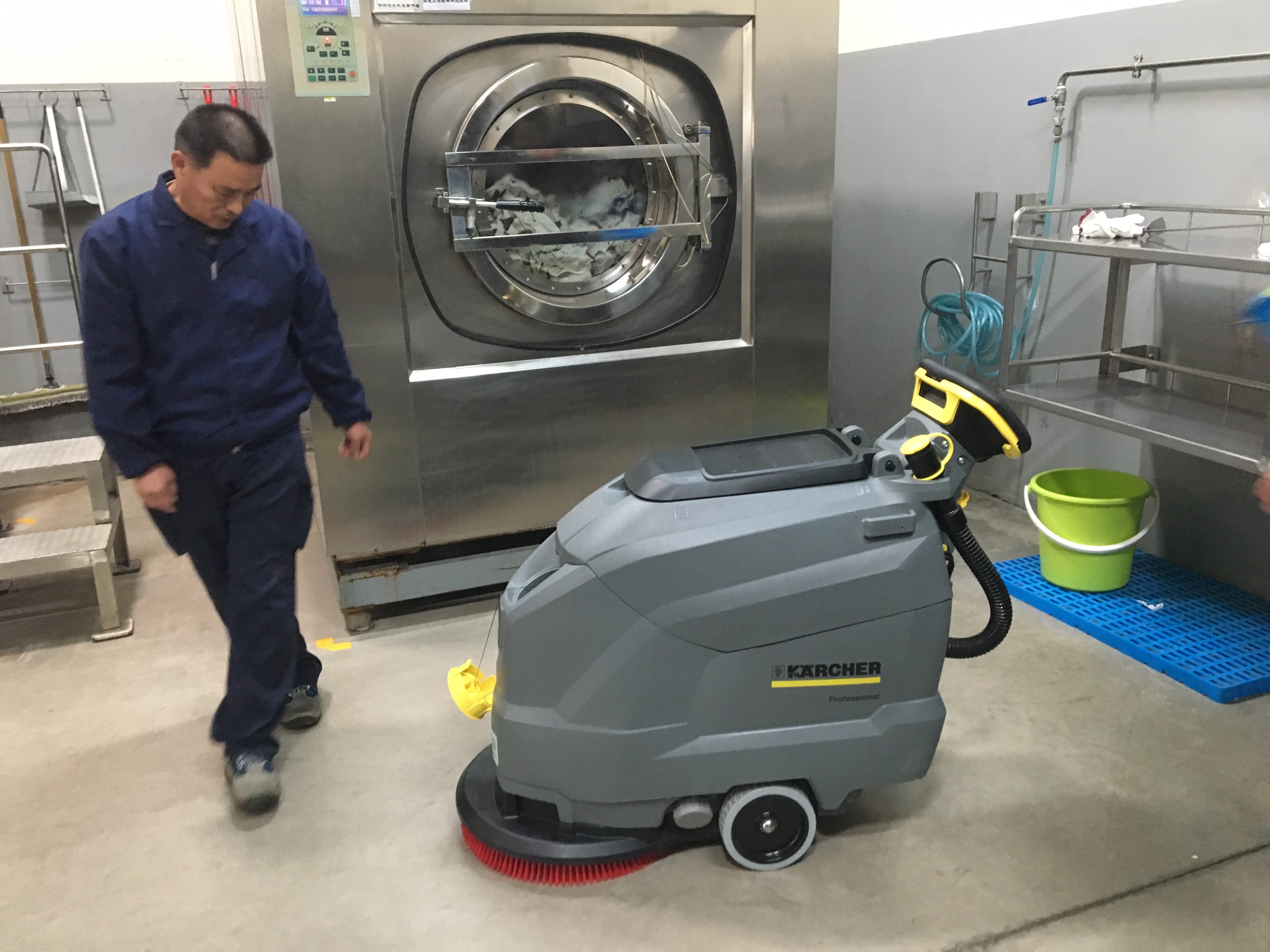 電動(dòng)洗地機(jī)