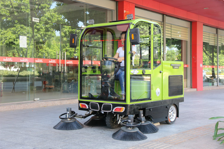 駕駛式掃地機 駕駛式掃地機