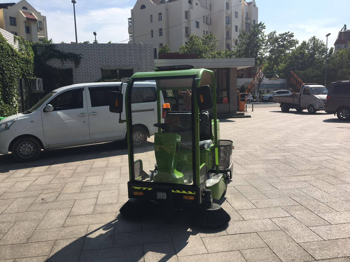 駕駛式掃地機(jī) 駕駛式掃地機(jī)